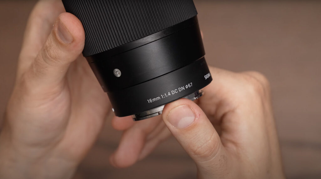 best-youtube-camera-sigma-16mm-f1.4-lens-for-sony-apsc
